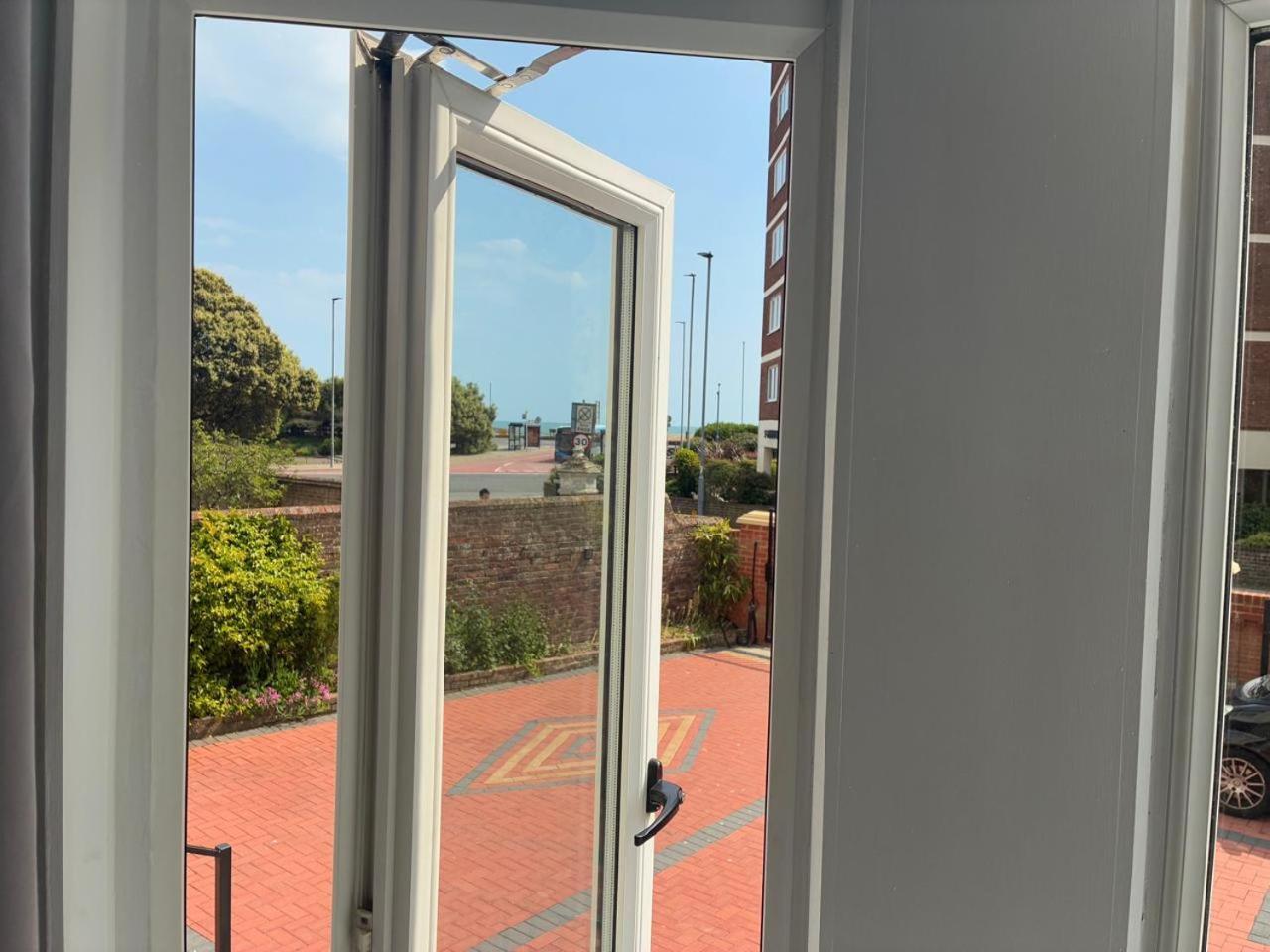 Inn By The Sea, Portsmouth - En Suite Rooms With Sea View Possible, Parking Ev 22Kw Kültér fotó